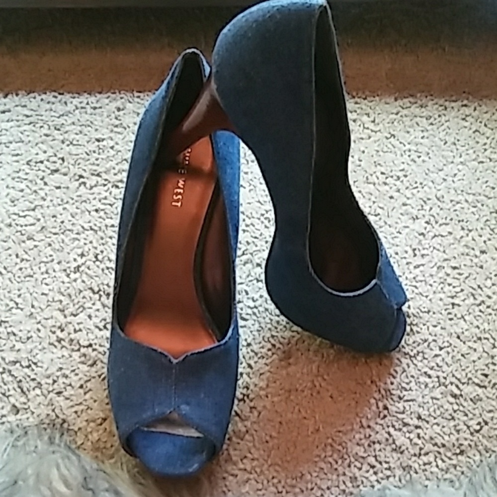 NINE WEST